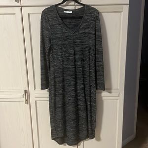 A neutral coloured long sleeve dress in great condition. It’s a size large